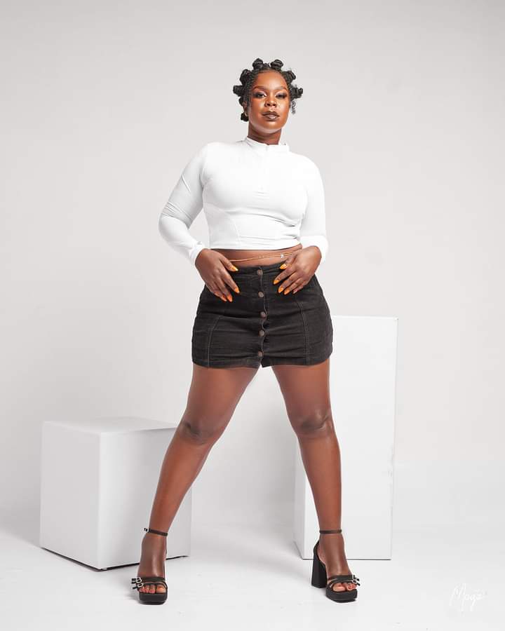 FEMALE MUSICIAN STIRS CONTROVERSY BY PROMISING “ASHAWO” PERFORMANCE IN BEDROOM